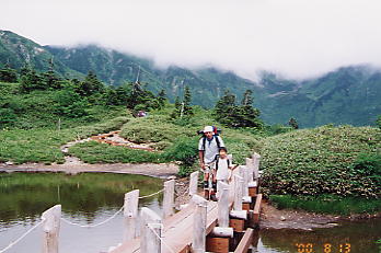 鏡平を出発